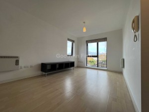 2 bedroom Apartment to rent in Salford