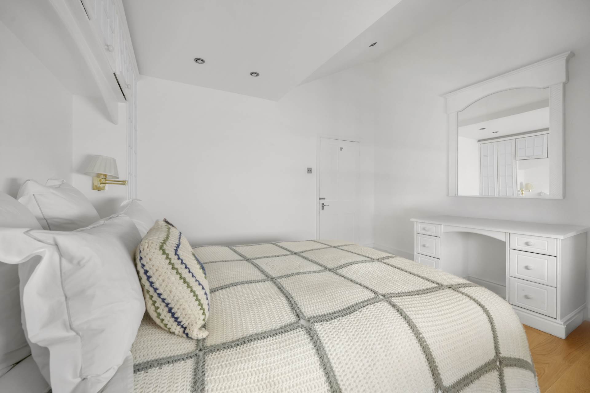 Additional Property Image 2 bedroom Mews to rent in London 8
