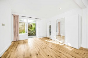 2 bedroom Apartment to rent in London