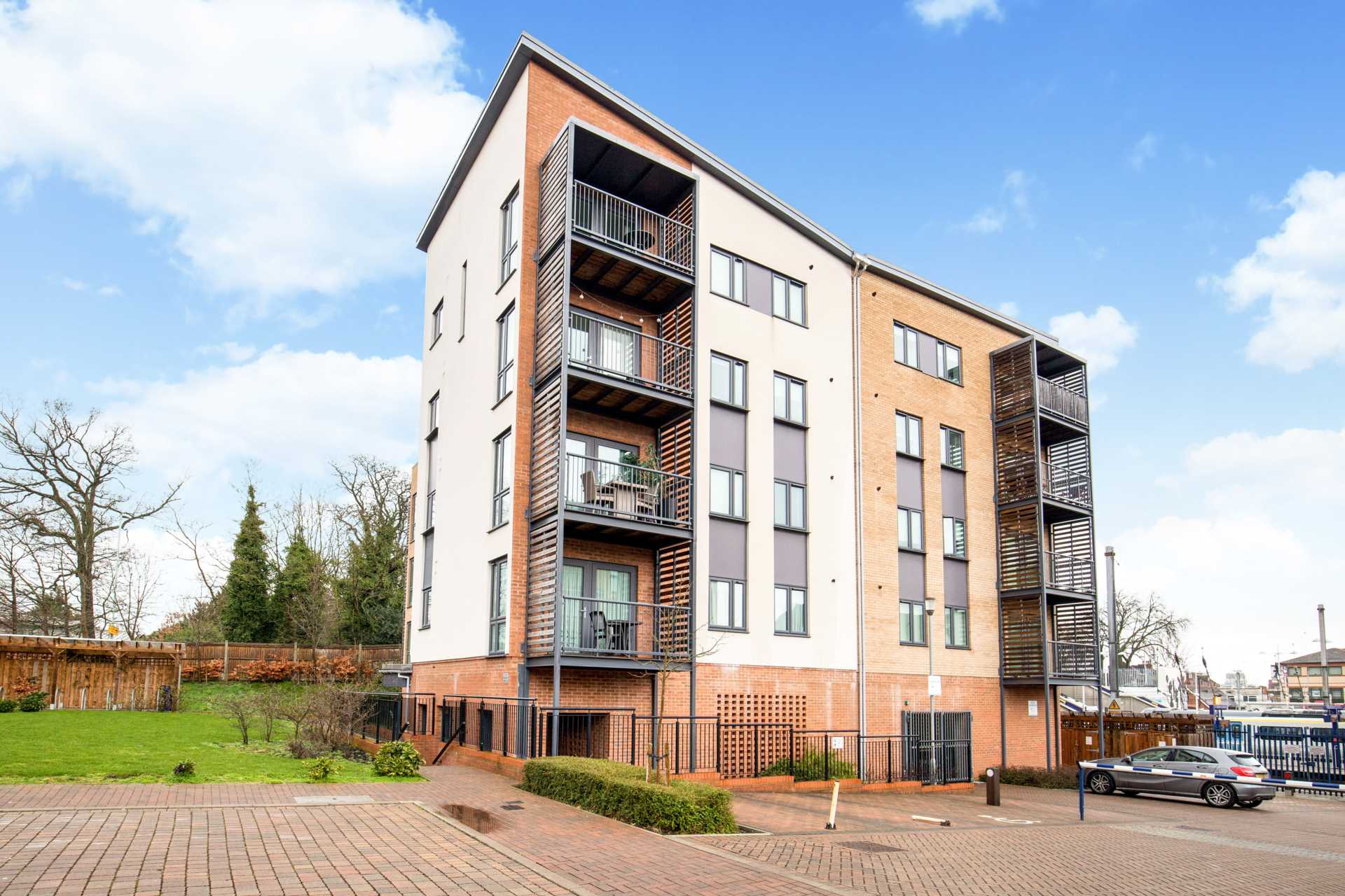 Additional Property Image 2 bedroom Flat for sale in Borehamwood 2