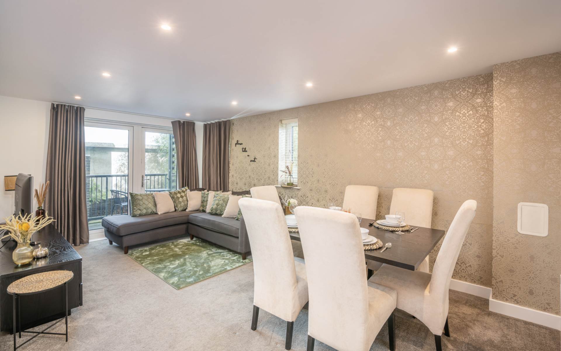 Additional Property Image 2 bedroom Flat for sale in Borehamwood 4