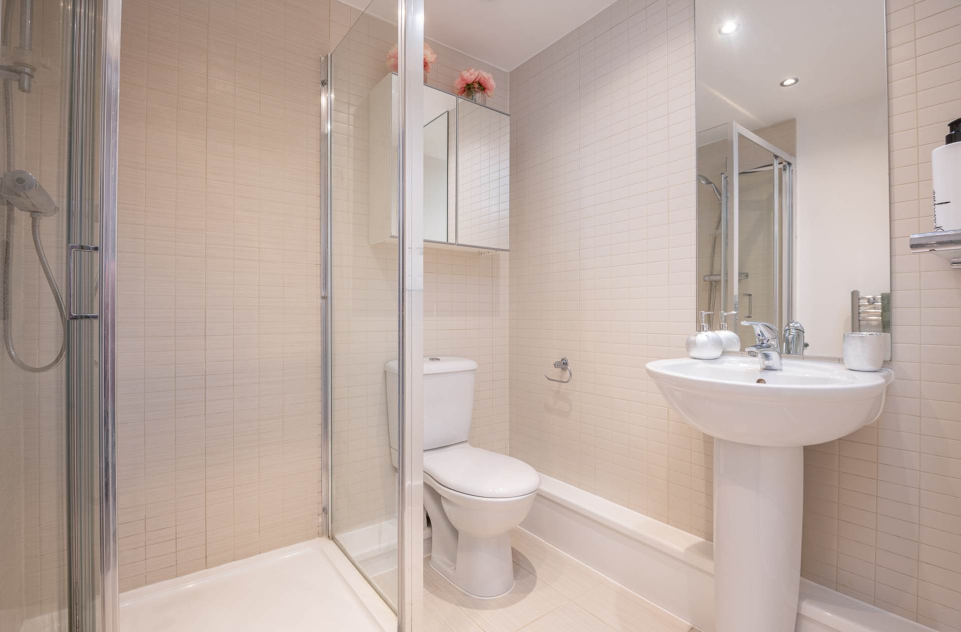 Additional Property Image 2 bedroom Flat for sale in Borehamwood 8