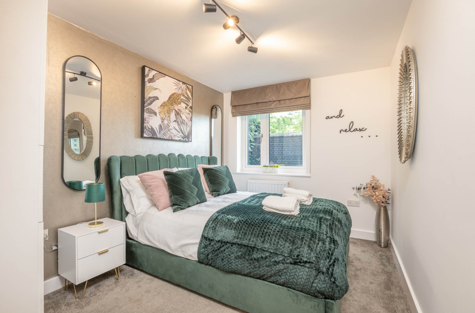 Additional Property Image 2 bedroom Flat for sale in Borehamwood 11