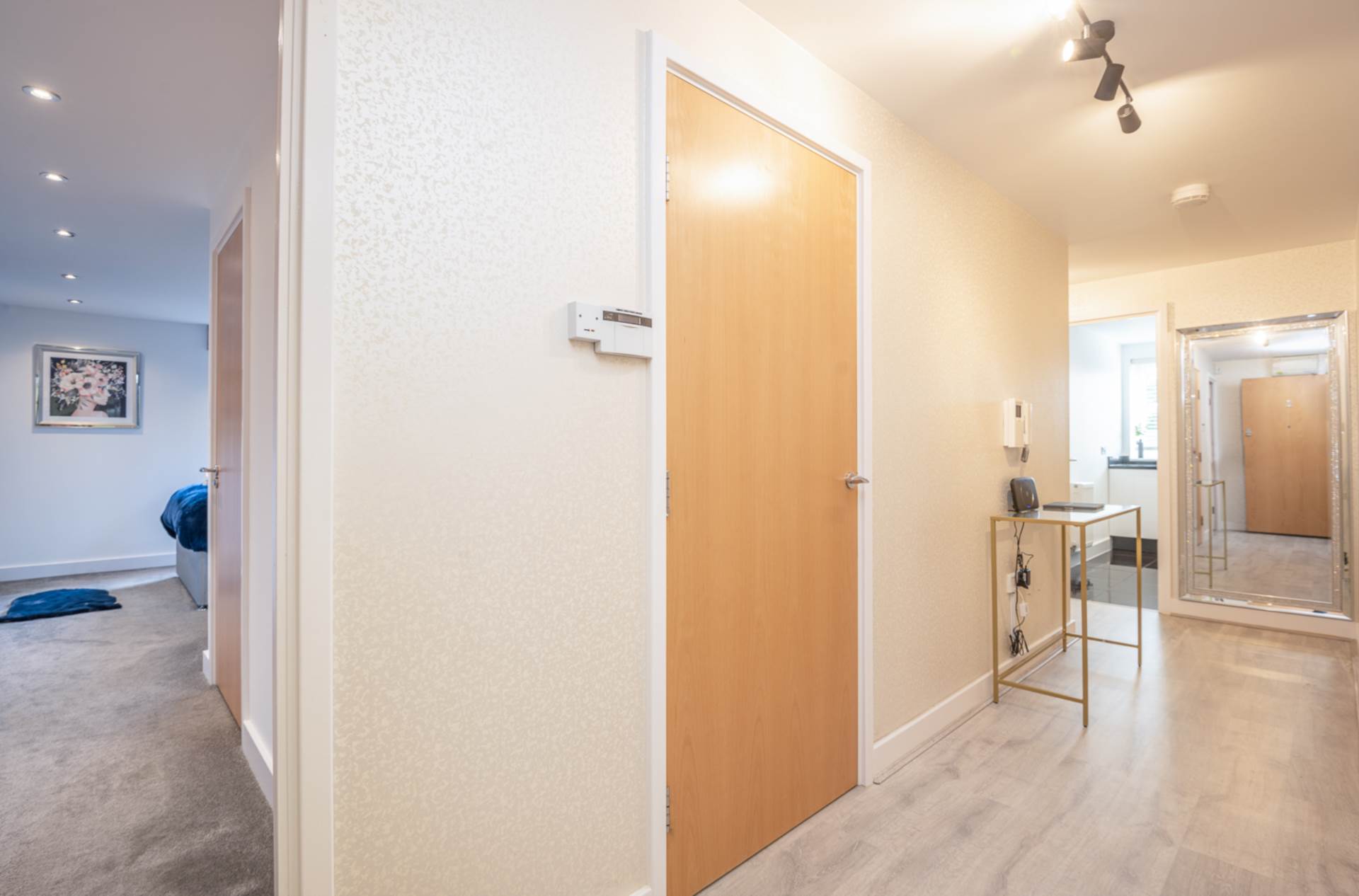 Additional Property Image 2 bedroom Flat for sale in Borehamwood 13