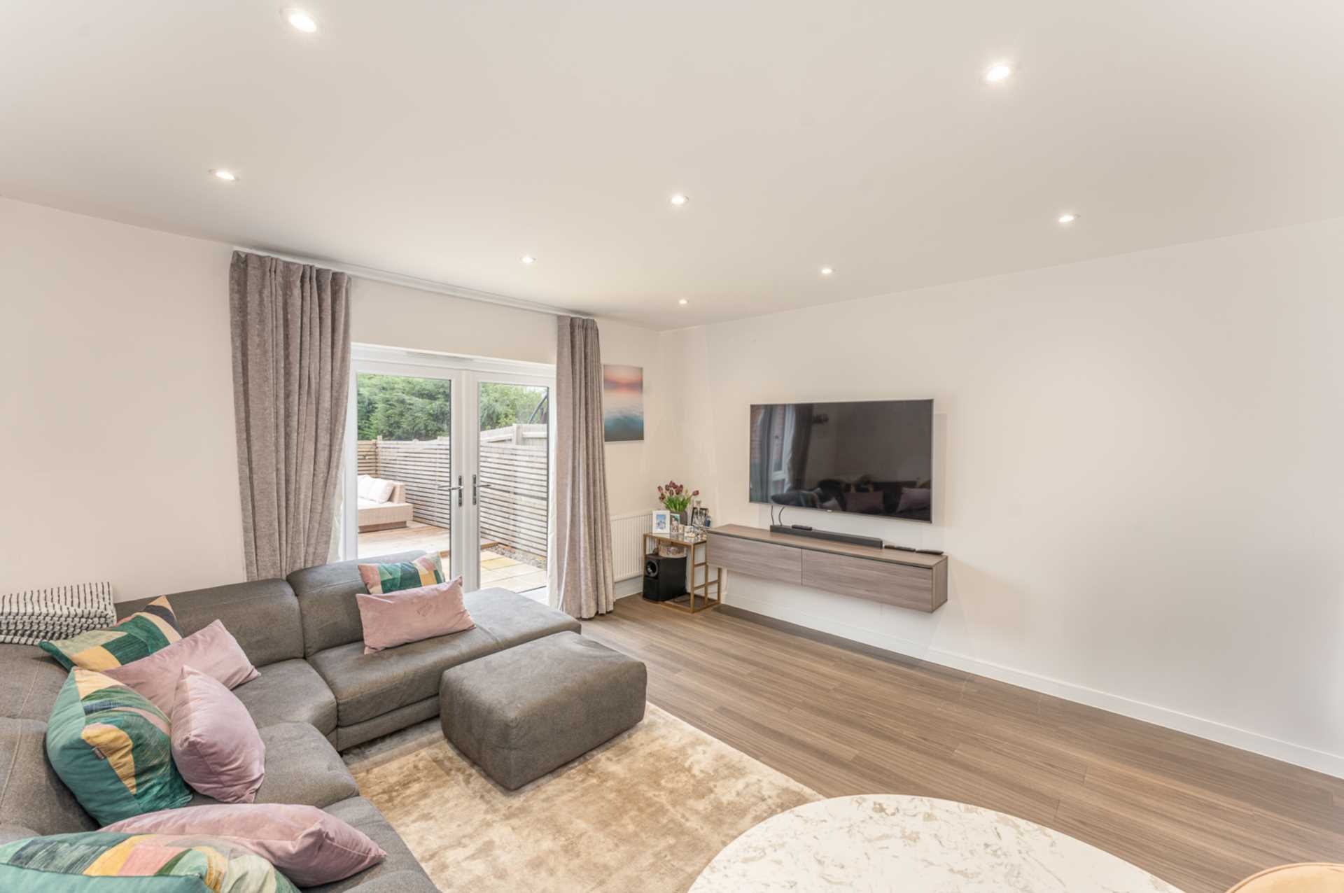 Additional Property Image 3 bedroom Semi Detached for sale in Borehamwood 6