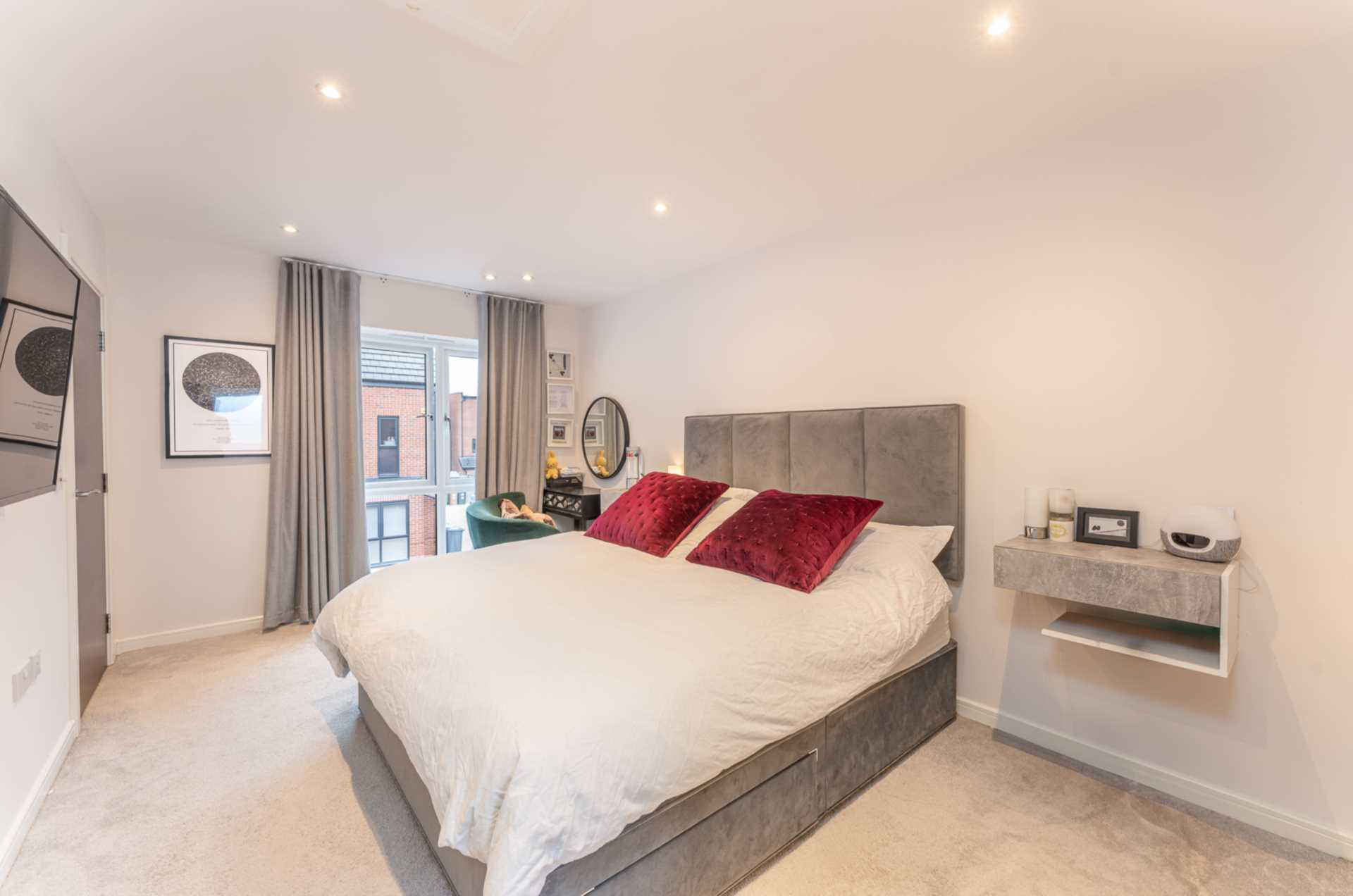 Additional Property Image 3 bedroom Semi Detached for sale in Borehamwood 11