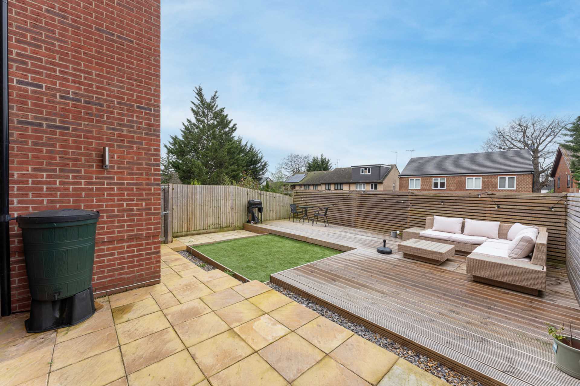 Additional Property Image 3 bedroom Semi Detached for sale in Borehamwood 16