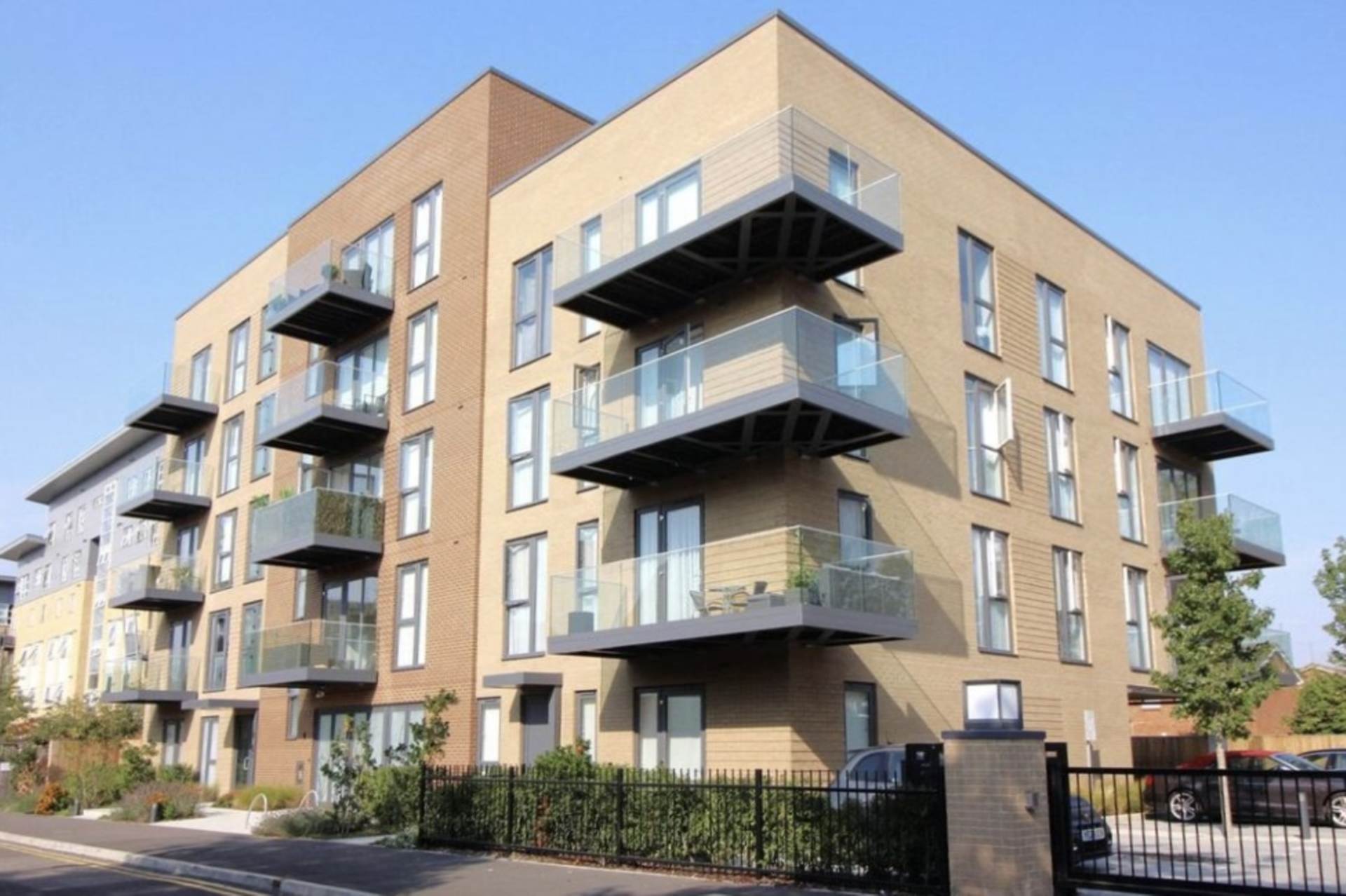Additional Property Image 1 bedroom Flat for sale in Borehamwood 2