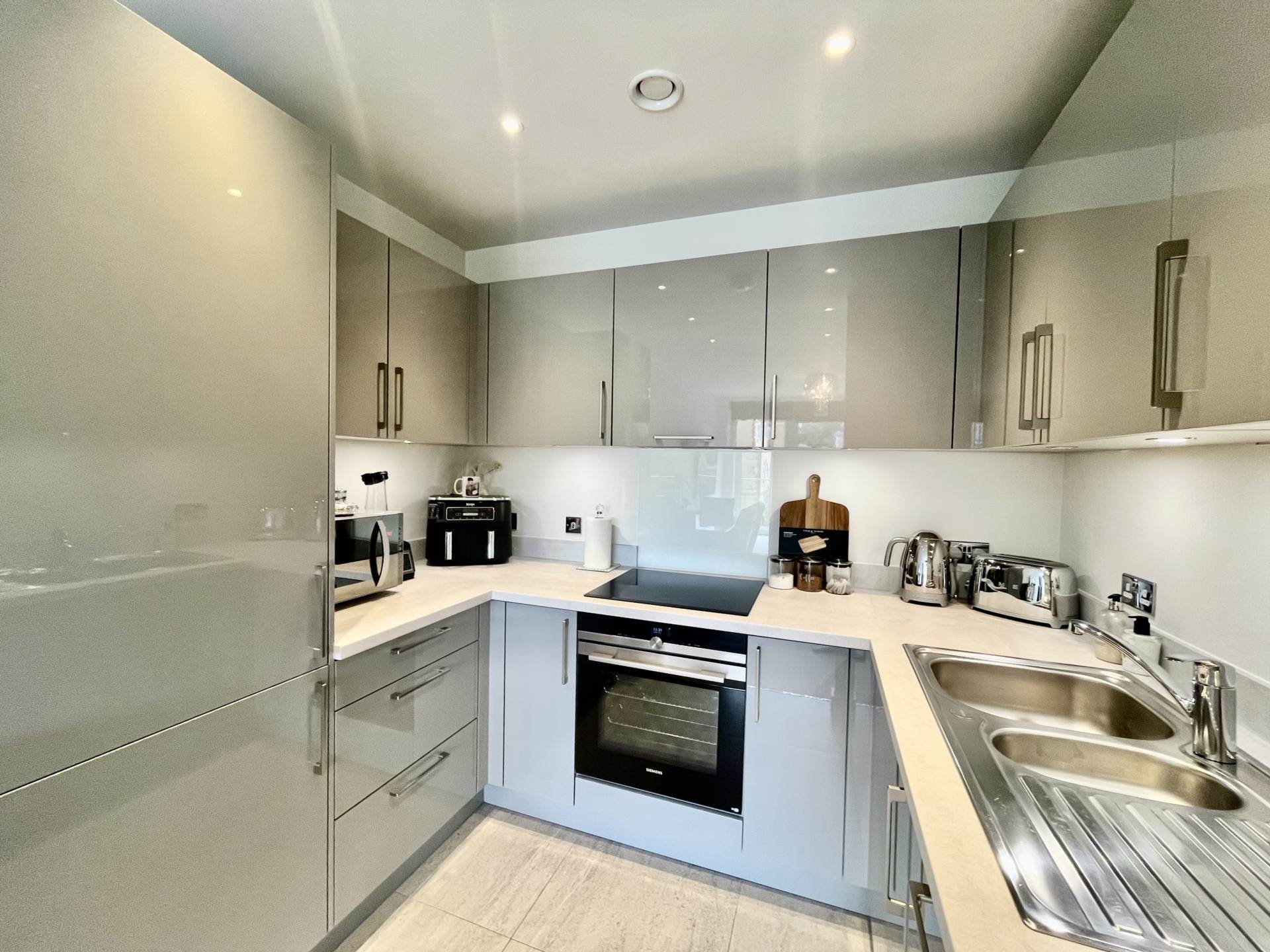Additional Property Image 1 bedroom Flat for sale in Borehamwood 3