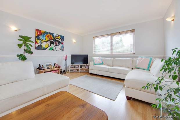 Additional Property Image 1 bedroom Flat for sale in Radlett 3