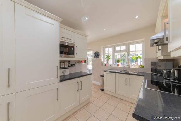 Additional Property Image 3 bedroom Detached Bungalow for sale in Borehamwood 6