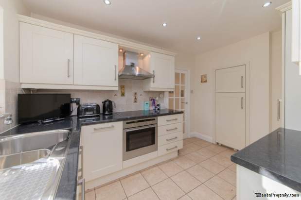 Additional Property Image 3 bedroom Detached Bungalow for sale in Borehamwood 15