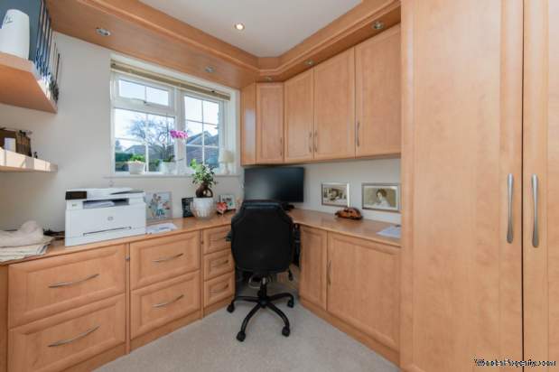 Additional Property Image 3 bedroom Detached Bungalow for sale in Borehamwood 20