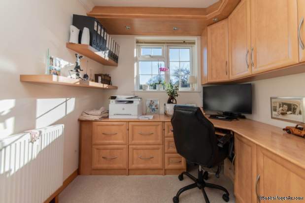 Additional Property Image 3 bedroom Detached Bungalow for sale in Borehamwood 9