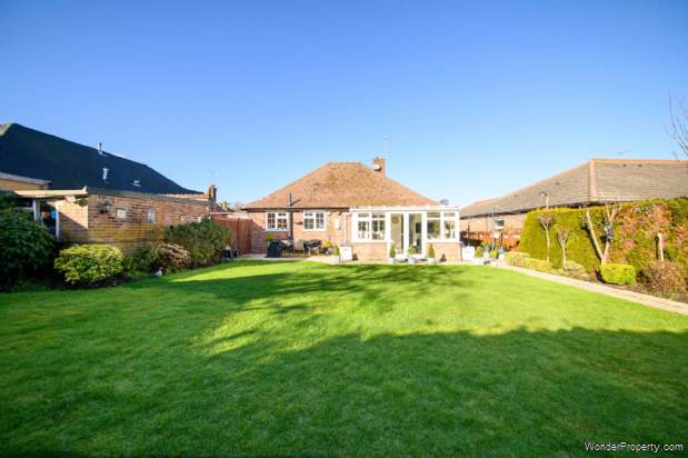 Additional Property Image 3 bedroom Detached Bungalow for sale in Borehamwood 14
