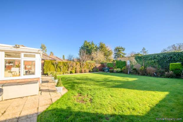 Additional Property Image 3 bedroom Detached Bungalow for sale in Borehamwood 7