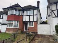 4 bedroom Link Detached House for sale in Edgware
