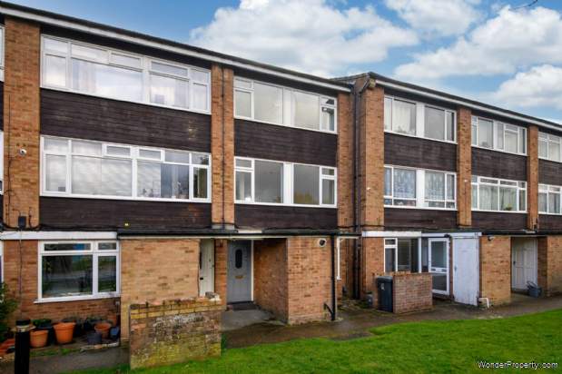 3 bedroom Maisonette for sale in Borehamwood