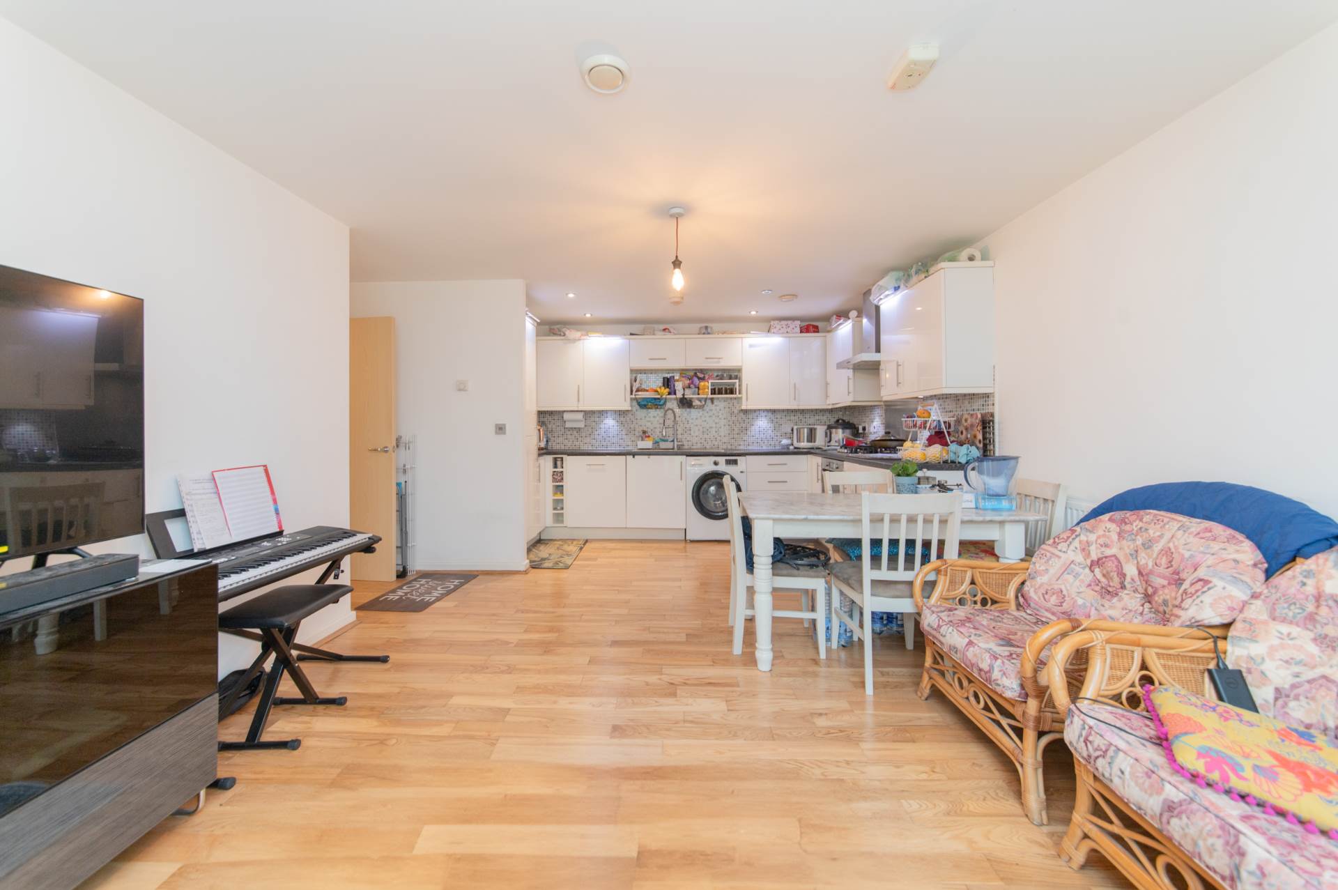 Additional Property Image 2 bedroom Flat for sale in Borehamwood 3