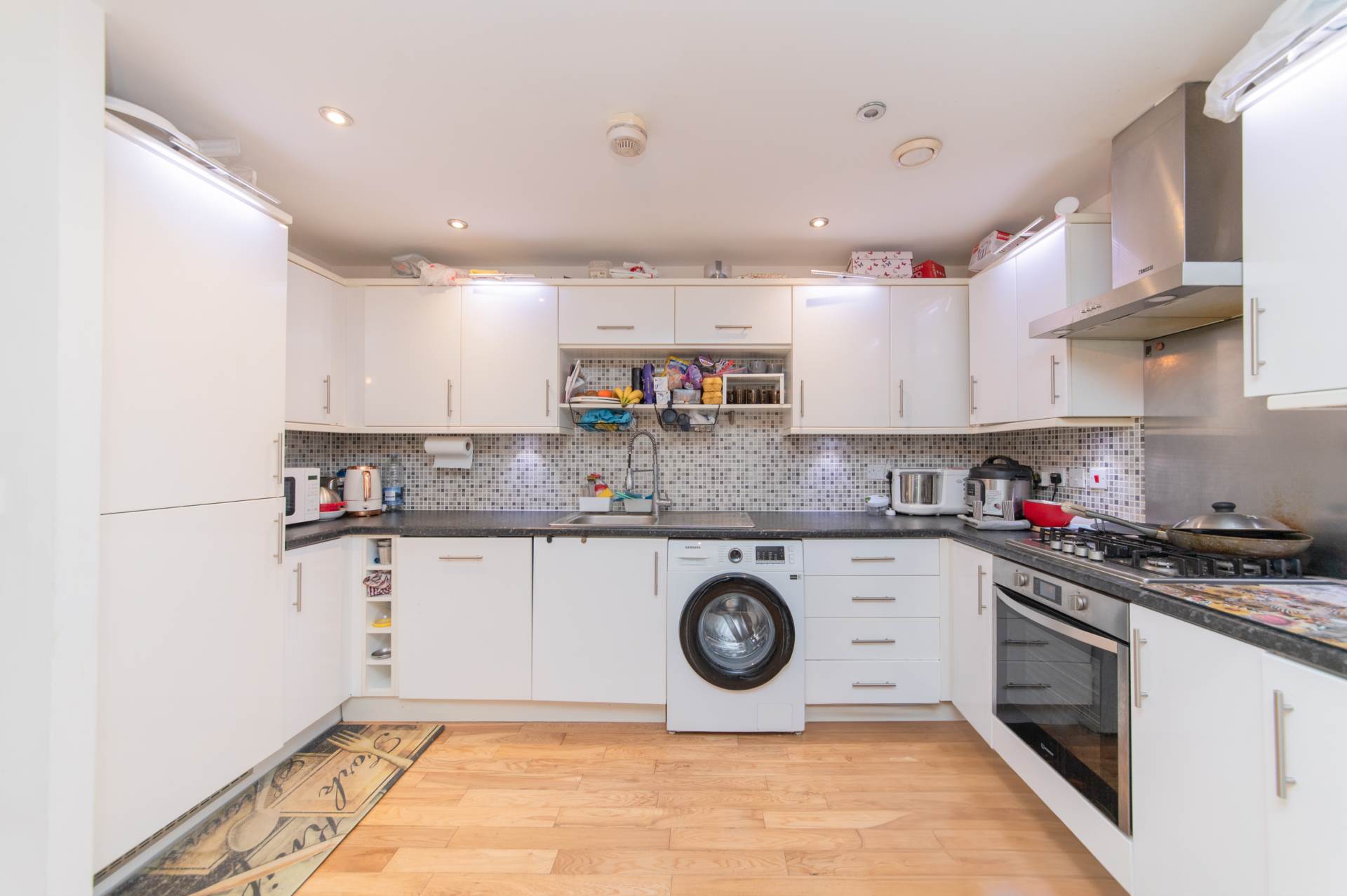 Additional Property Image 2 bedroom Flat for sale in Borehamwood 4