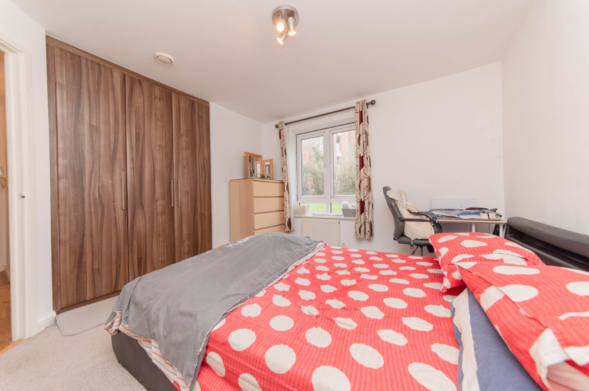 Additional Property Image 2 bedroom Flat for sale in Borehamwood 6