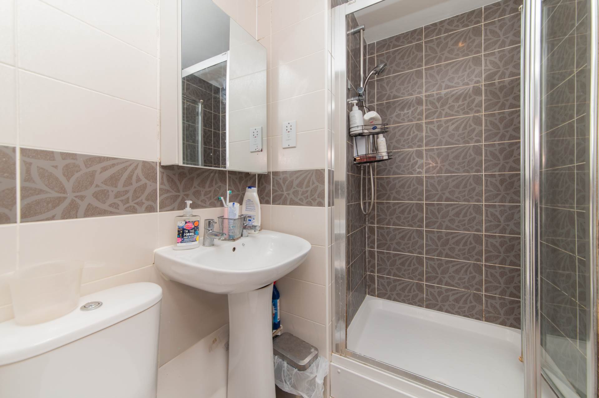 Additional Property Image 2 bedroom Flat for sale in Borehamwood 14