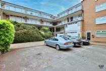 1 bedroom Flat for sale in Borehamwood