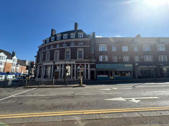 4 bedroom Apartment for sale in London