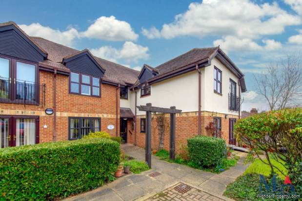 2 bedroom Flat for sale in Radlett
