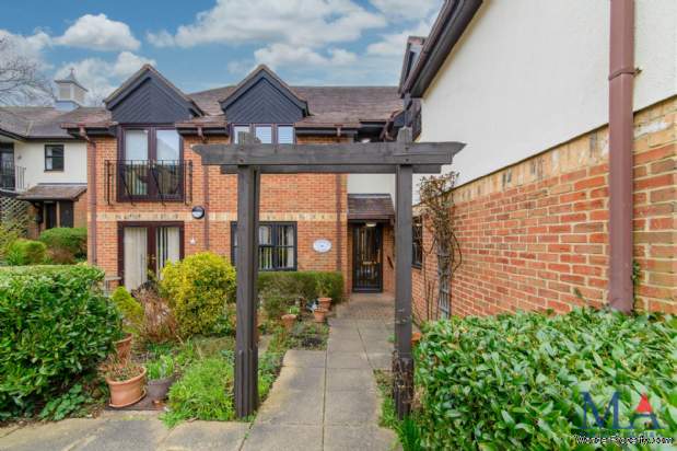 Additional Property Image 2 bedroom Flat for sale in Radlett 11