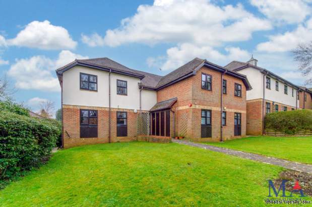 Additional Property Image 2 bedroom Flat for sale in Radlett 13