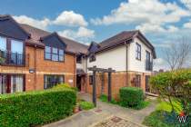 2 bedroom Flat for sale in Radlett