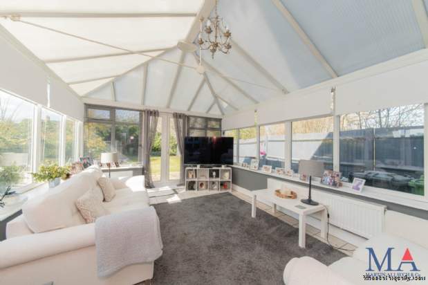 Additional Property Image 3 bedroom End of Terrace for sale in Borehamwood 2