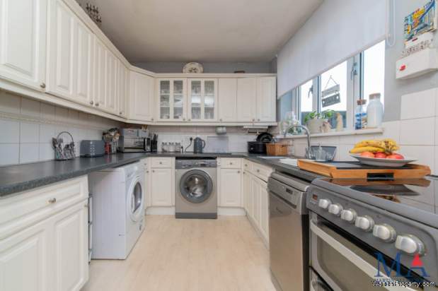 Additional Property Image 3 bedroom End of Terrace for sale in Borehamwood 5
