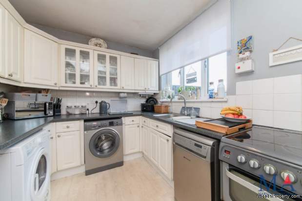 Additional Property Image 3 bedroom End of Terrace for sale in Borehamwood 6