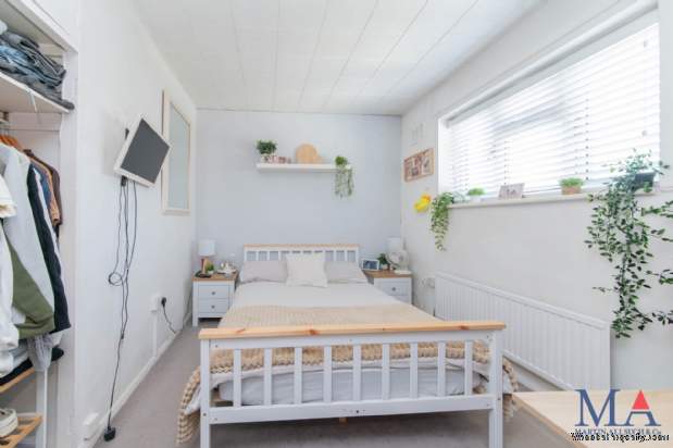 Additional Property Image 3 bedroom End of Terrace for sale in Borehamwood 9