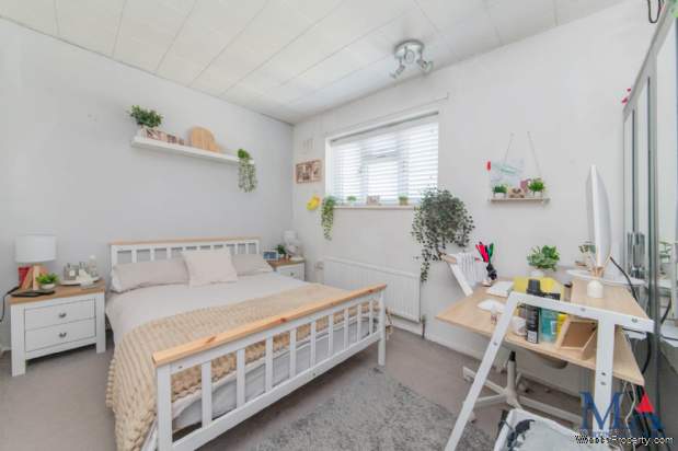 Additional Property Image 3 bedroom End of Terrace for sale in Borehamwood 10