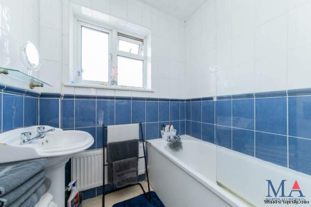 Additional Property Image 3 bedroom End of Terrace for sale in Borehamwood 11