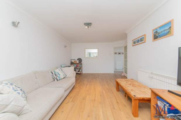 Additional Property Image 2 bedroom Maisonette for sale in Barnet 17