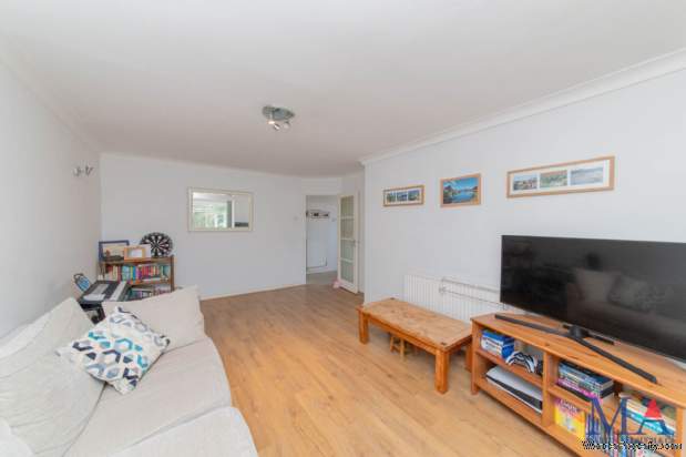 Additional Property Image 2 bedroom Maisonette for sale in Barnet 18