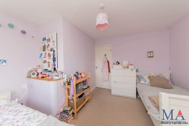 Additional Property Image 2 bedroom Maisonette for sale in Barnet 13