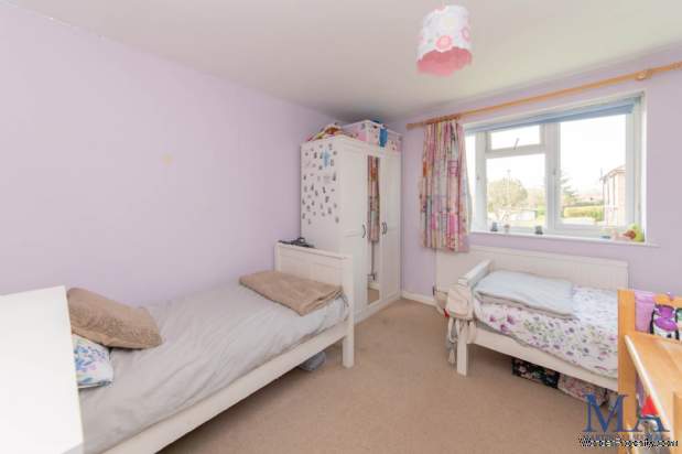 Additional Property Image 2 bedroom Maisonette for sale in Barnet 2