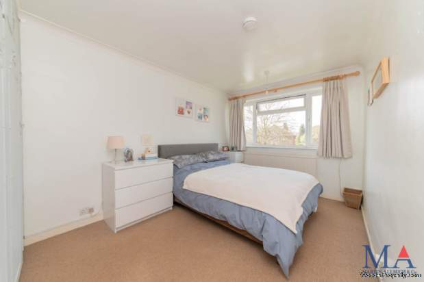 Additional Property Image 2 bedroom Maisonette for sale in Barnet 3