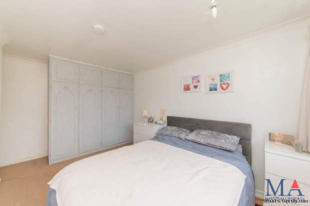 Additional Property Image 2 bedroom Maisonette for sale in Barnet 5