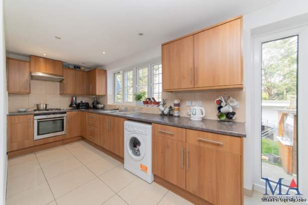 Additional Property Image 5 bedroom Semi Detached Bungalow for sale in Edgware 3