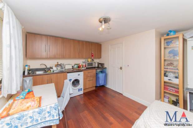 Additional Property Image 5 bedroom Semi Detached Bungalow for sale in Edgware 6