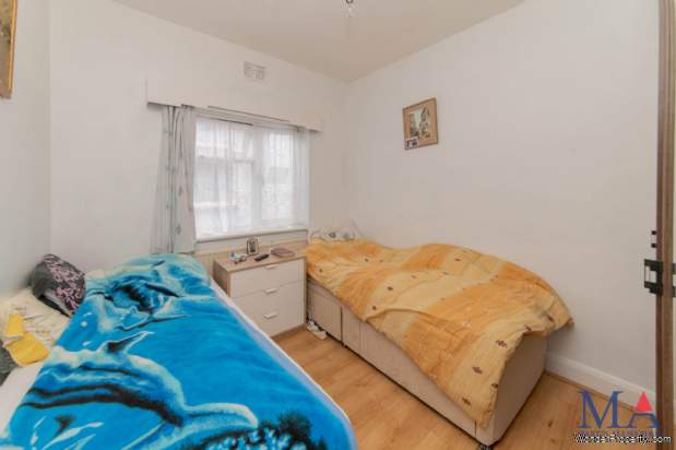 Additional Property Image 5 bedroom Semi Detached Bungalow for sale in Edgware 10