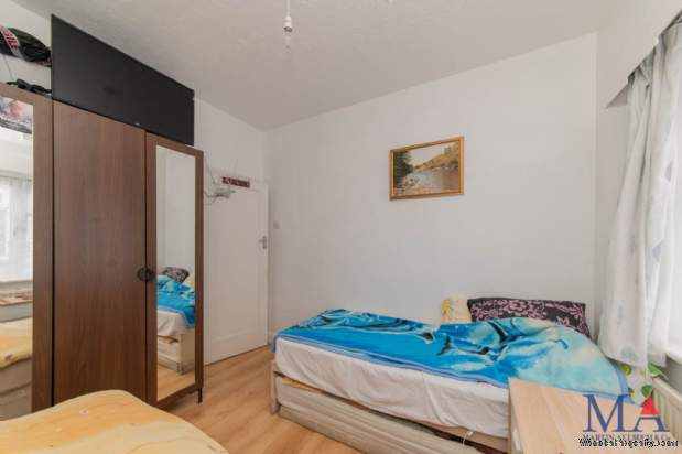 Additional Property Image 5 bedroom Semi Detached Bungalow for sale in Edgware 11