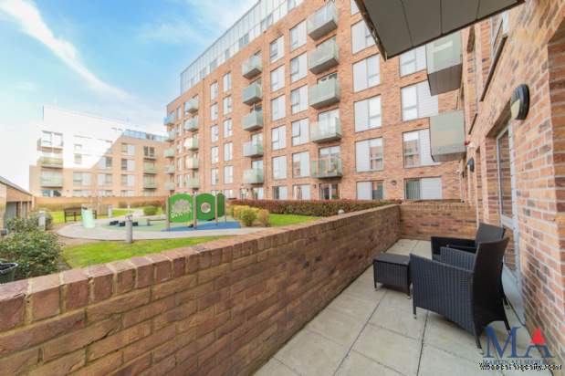 Additional Property Image 2 bedroom Flat for sale in Borehamwood 17
