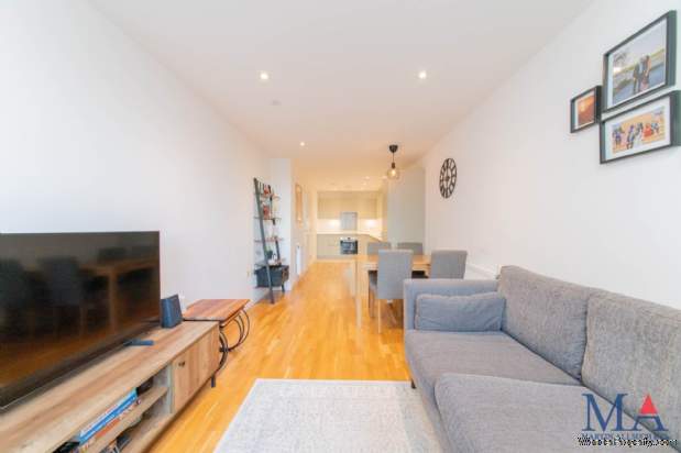 Additional Property Image 2 bedroom Flat for sale in Borehamwood 14